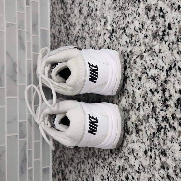White & Black Nike Court Lite Tennis Shoes sz 13 - 845201-100 low top sneakers - Picture 4 of 7